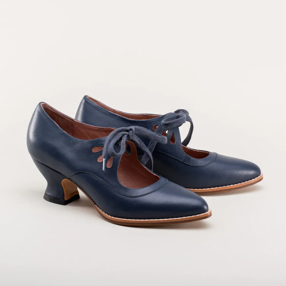 VITTORIA | Retro Hakken met Elegante Veters
