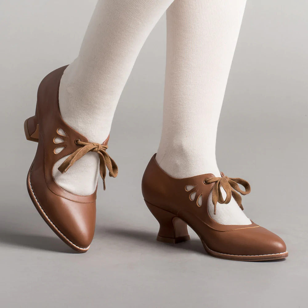 VITTORIA | Retro Hakken met Elegante Veters