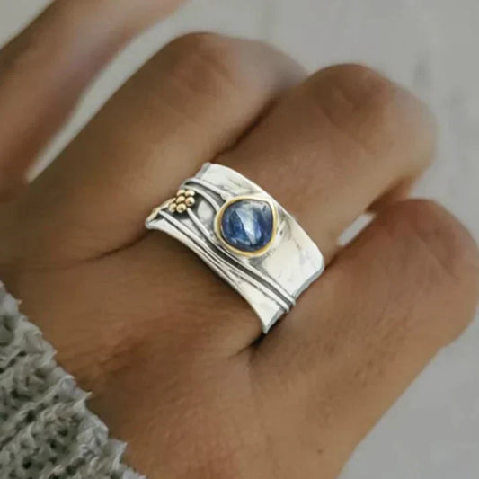 Inés - Vintage blå safirring i forgyldt sølv