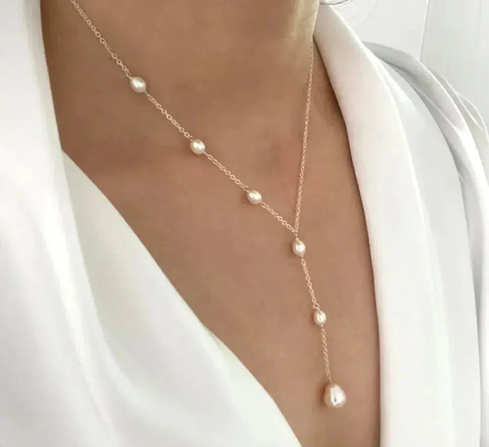 Remedios - Elegant vintage halskæde med vedhæng og perler